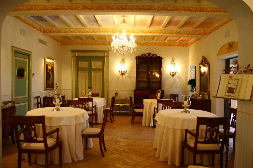 Sala interna Relais Tenuta del Gallo