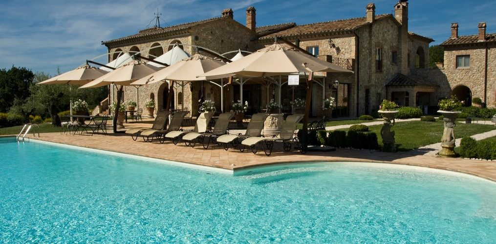 Agriturismo in Umbria - Relais in Umbria con piscina - Tenuta del Gallo