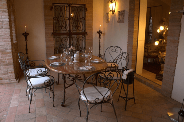 Amelia location dei sogni per tavola ed altare