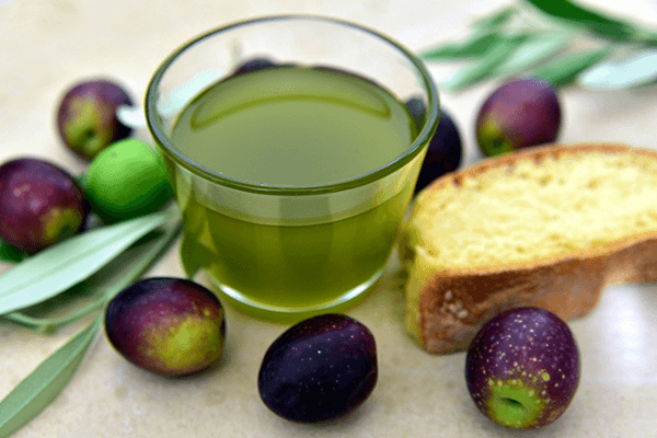 Assaporare i gusti olio umbro