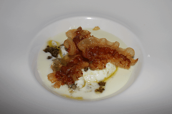 Uova Pochè con tartufo scorzone crema di pecorino e guanciale croccante