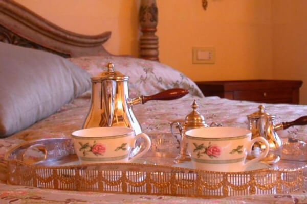 Agriturismo in Umbria colazione al letto Relais la Tenuta del Gallo