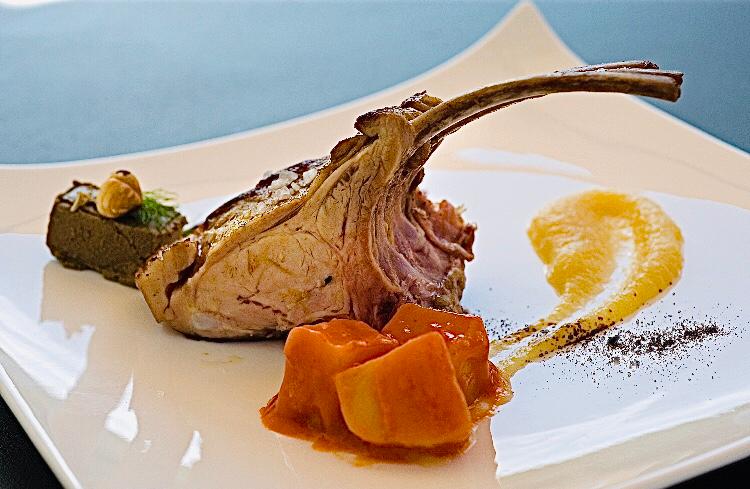 Carrè-di-agnello-con-la-sua-terrina-di-fegato